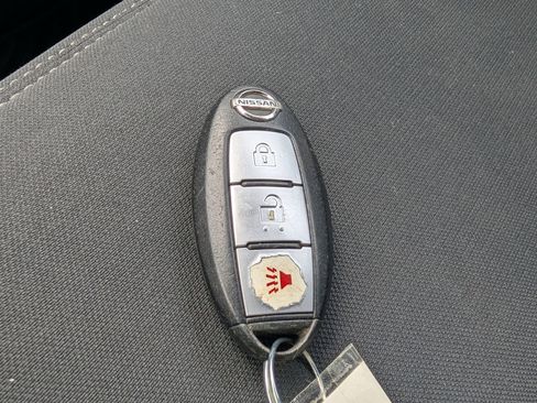 Used 2017 Nissan Titan SV image 20