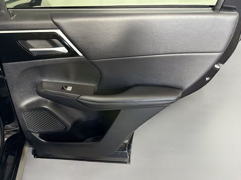 Used 2024 Mitsubishi Outlander SE Black Edition image 28