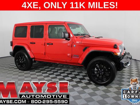 Used 2025 Jeep Wrangler Unlimited Sahara w/ Safety Group AWD/4WD image 1
