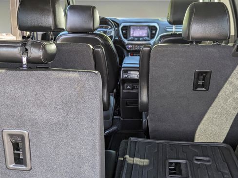 Used 2021 GMC Acadia SLT w/ Preferred Package image 13