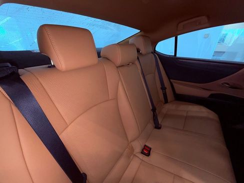 Certified 2025 Lexus ES 300h w/ Premium Package image 15