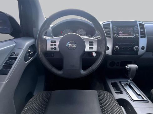 Used 2018 Nissan Frontier SV RWD image 6