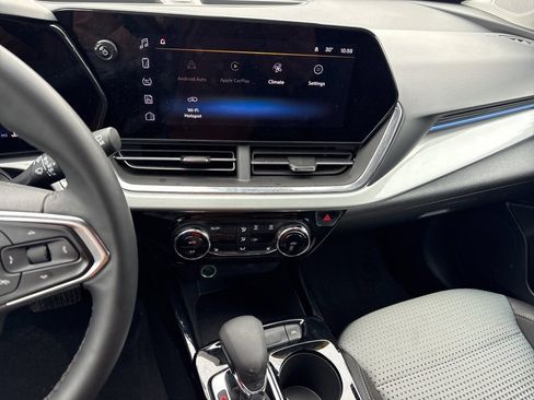 Used 2025 Chevrolet Trax LT w/ LT Convenience Package image 19