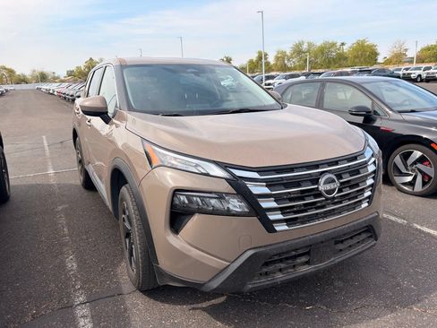 Certified 2025 Nissan Rogue SV AWD/4WD image 4