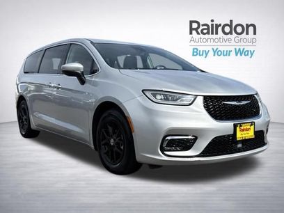 Used 2023 Chrysler Pacifica Touring-L
