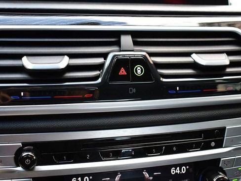 Used 2017 BMW 750i xDrive image 39