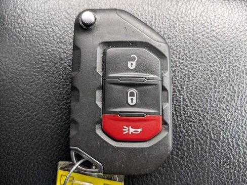 Used 2024 Jeep Wrangler Unlimited Rubicon AWD/4WD image 31