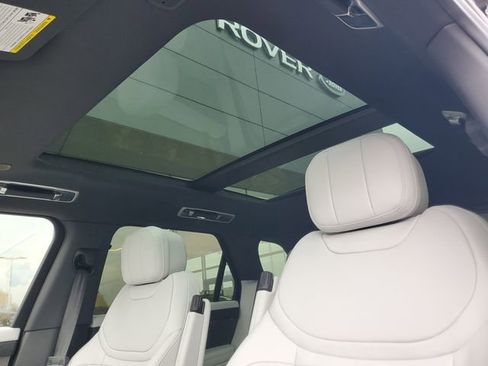 Used 2025 Land Rover Range Rover Sport SE image 19