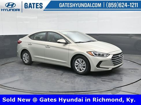 Used 2017 Hyundai Elantra SE w/ Cargo Package image 4