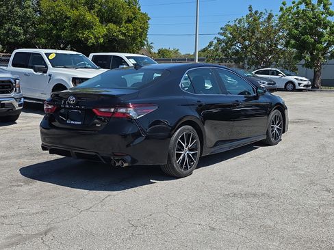 Used 2023 Toyota Camry SE image 7