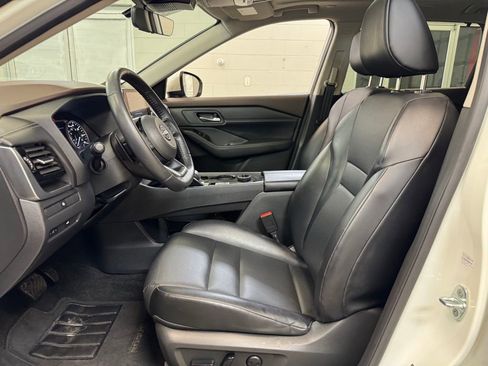 Used 2023 Nissan Rogue SV w/ SV Premium Package image 11