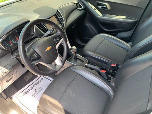 Used 2019 Chevrolet Trax LT w/ LT Convenience Package AWD/4WD image 13
