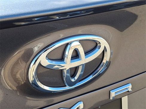 Used 2023 Toyota Camry SE image 24