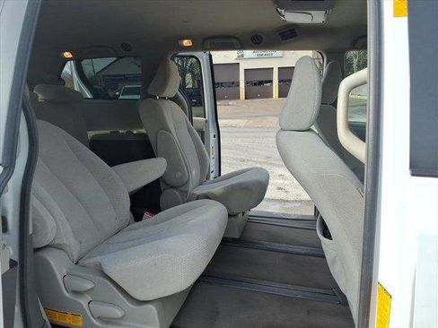 Used 2013 Toyota Sienna LE w/ Towing Pkg image 35
