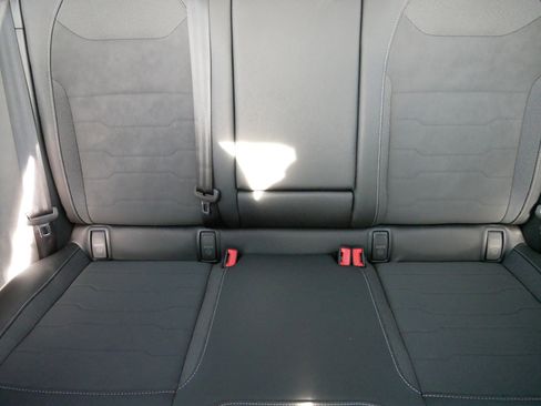 Certified 2025 Volkswagen Taos SE image 13