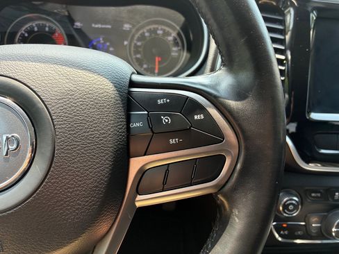 Used 2020 Jeep Cherokee Limited w/ Luxury Group AWD/4WD image 26