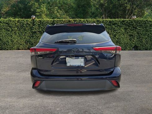 Used 2021 Toyota Highlander XLE FWD image 5