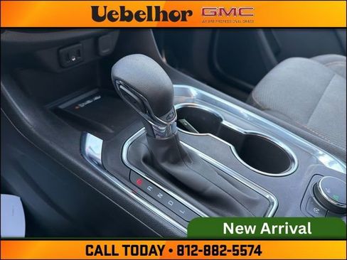 Used 2023 Chevrolet Traverse LT image 36
