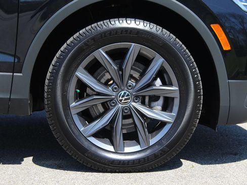 Used 2022 Volkswagen Tiguan SE AWD/4WD image 27