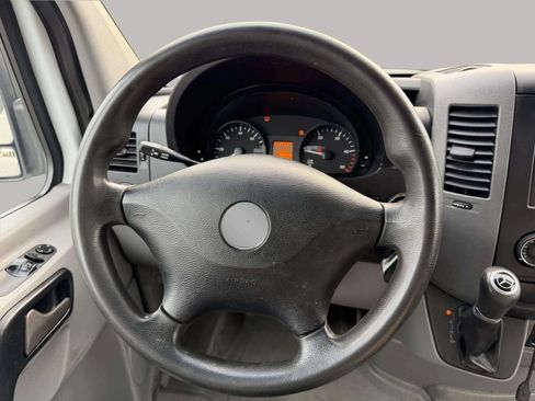 Used 2016 Mercedes-Benz Sprinter 2500 image 21