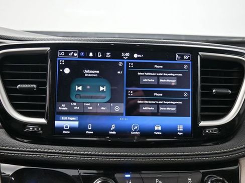 Used 2023 Chrysler Pacifica Touring-L FWD image 25