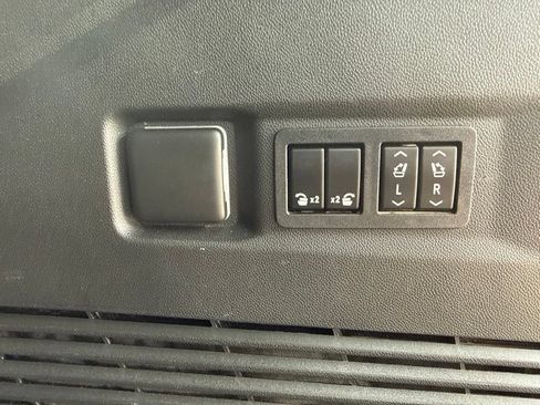 Used 2022 GMC Yukon SLT w/ SLT Luxury Package AWD/4WD image 28