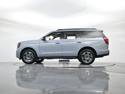 Used 2025 Ford Expedition Active image 38