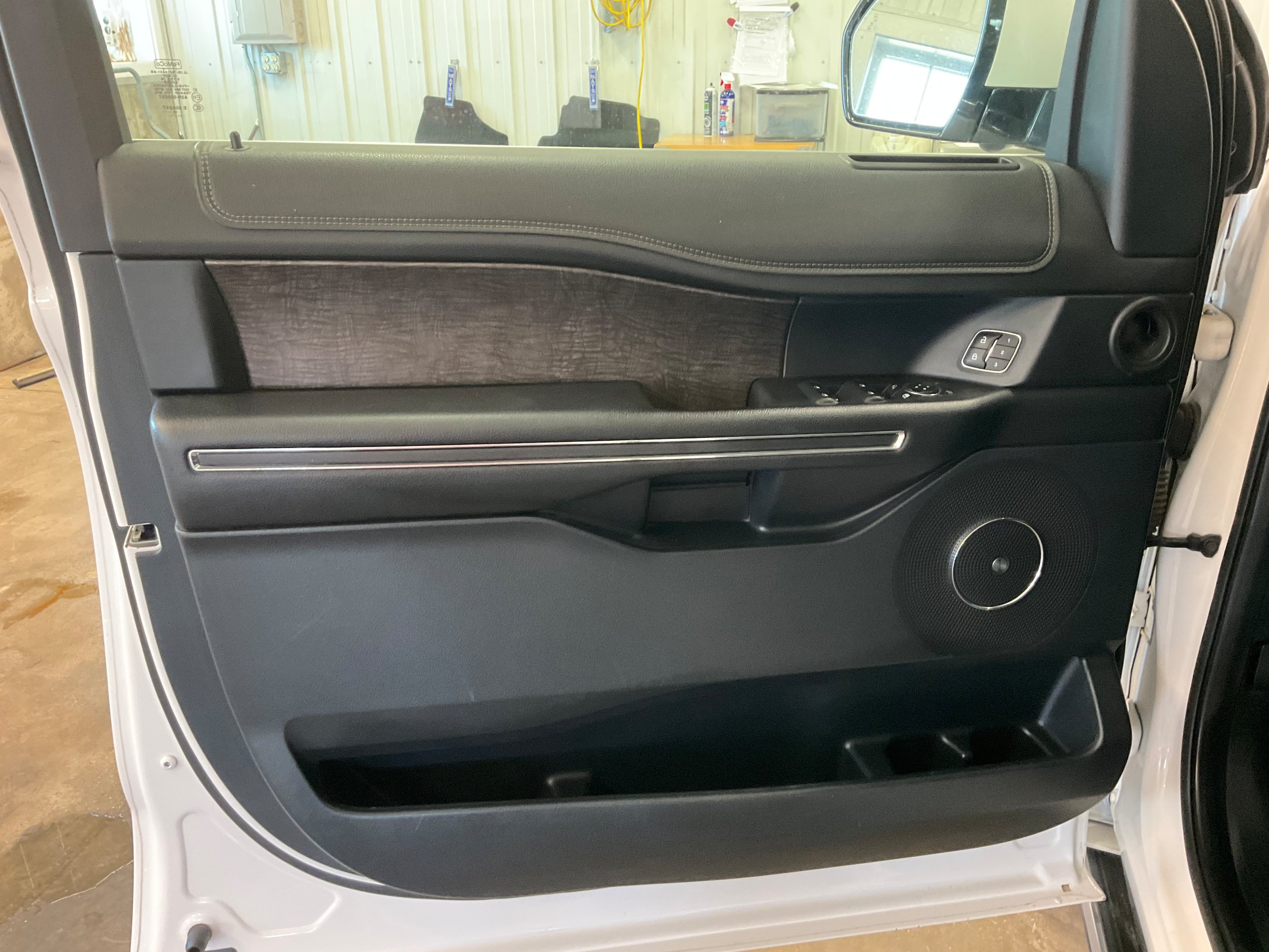Used 2019 Ford Expedition Limited w/ Special Edition Package AWD/4WD image 9