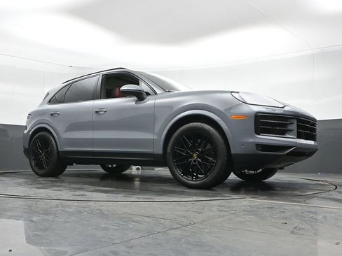 Used 2024 Porsche Cayenne image 46