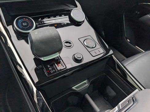 Used 2023 Land Rover Range Rover Sport SE Dynamic image 17