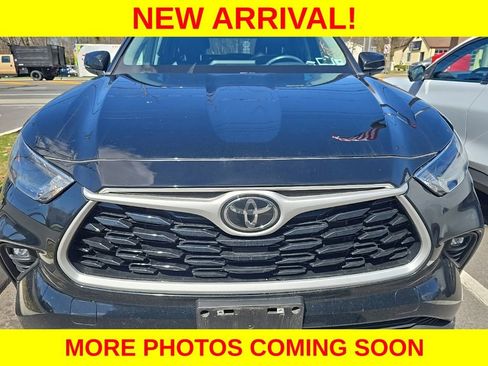 Used 2023 Toyota Highlander XLE image 11