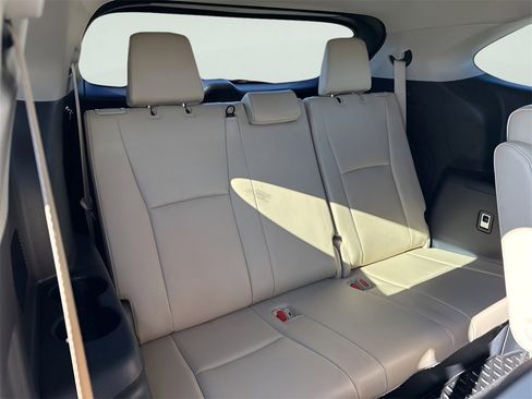 Used 2021 Toyota Highlander Platinum image 12