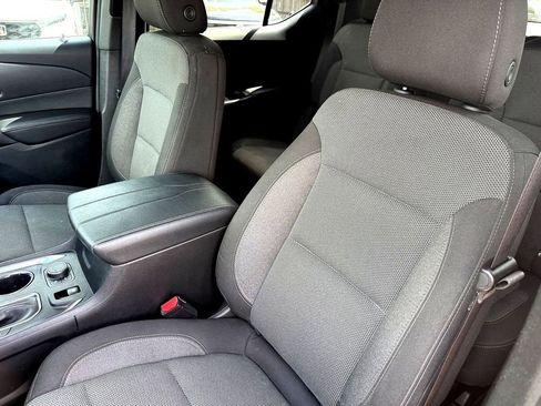 Used 2023 Chevrolet Traverse LT FWD image 13