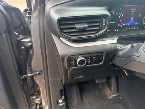 Used 2023 Ford Explorer XLT image 12