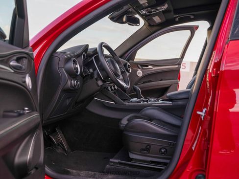 Used 2020 Alfa Romeo Stelvio Quadrifoglio image 31