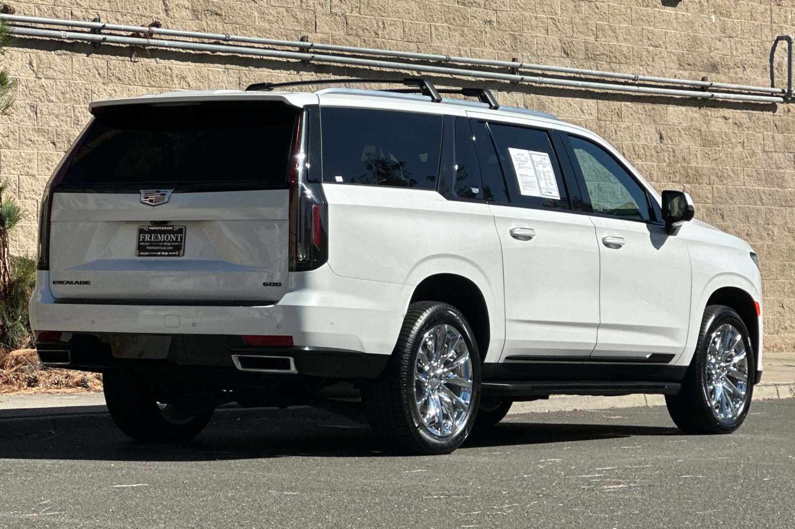 Used 2023 Cadillac Escalade ESV Premium Luxury w/ LPO, Radiant Package AWD/4WD image 3