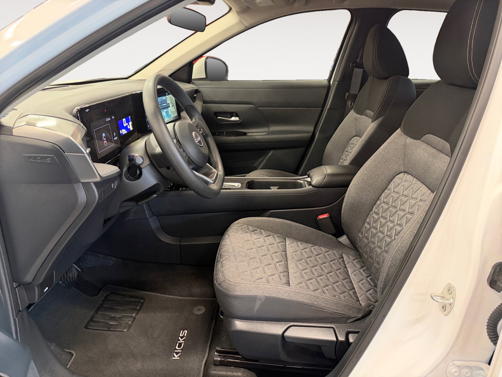 Used 2025 Nissan Kicks SV w/ SV Premium Package FWD image 24