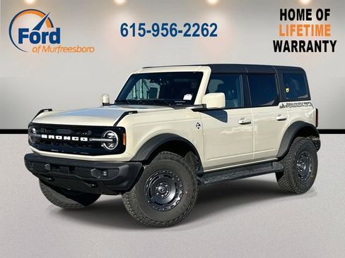 New 2025 Ford Bronco Outer Banks w/ Sasquatch Package AWD/4WD image 1