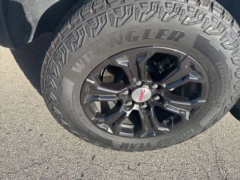 Used 2024 GMC Canyon Elevation w/ Elevation Premium Package image 9