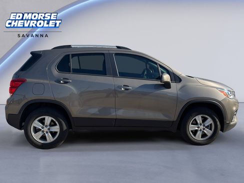 Used 2022 Chevrolet Trax LT w/ LT Convenience Package image 6
