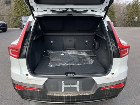 Used 2023 Volvo XC40 B5 Ultimate w/ Protection Package Premier image 12