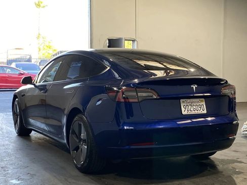 Used 2023 Tesla Model 3 Standard Range image 2