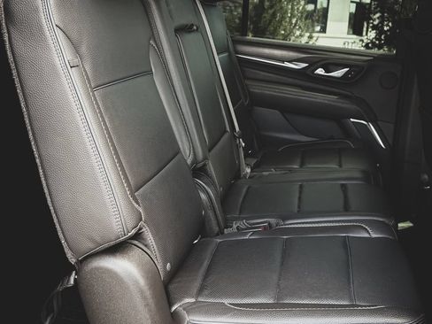 Used 2021 GMC Yukon XL Denali w/ Denali Premium Package AWD/4WD image 35