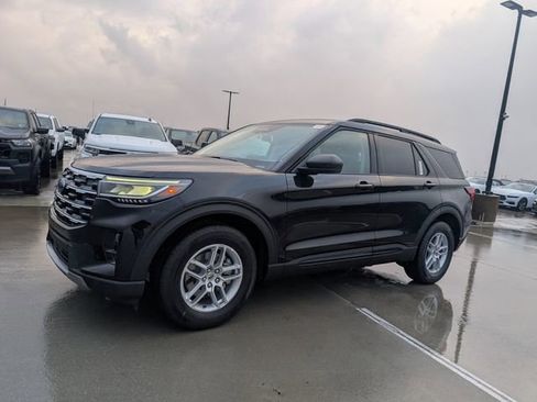 New 2026 Ford Explorer Active w/ Active Comfort Package image 3