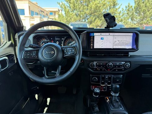 Used 2024 Jeep Gladiator Sport image 37