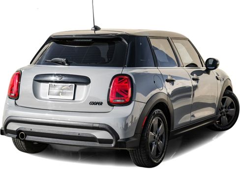 Used 2022 MINI Cooper 4-Door Hardtop w/ Signature Upholstery Package image 8
