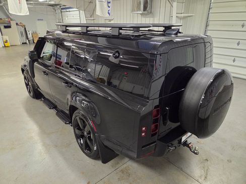 Used 2024 Land Rover Defender 130 X-Dynamic SE AWD/4WD image 5