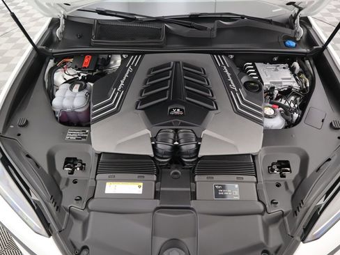 Used 2025 Lamborghini Urus SE image 30