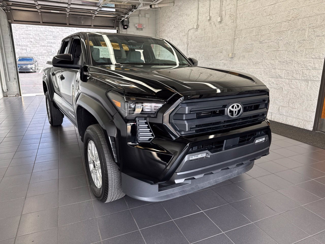 Used 2024 Toyota Tacoma SR5 AWD/4WD image 2