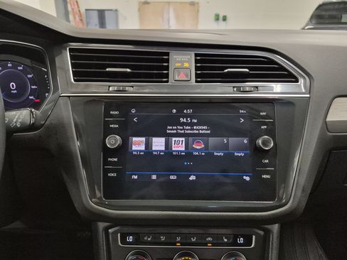 Used 2020 Volkswagen Tiguan SEL FWD image 34